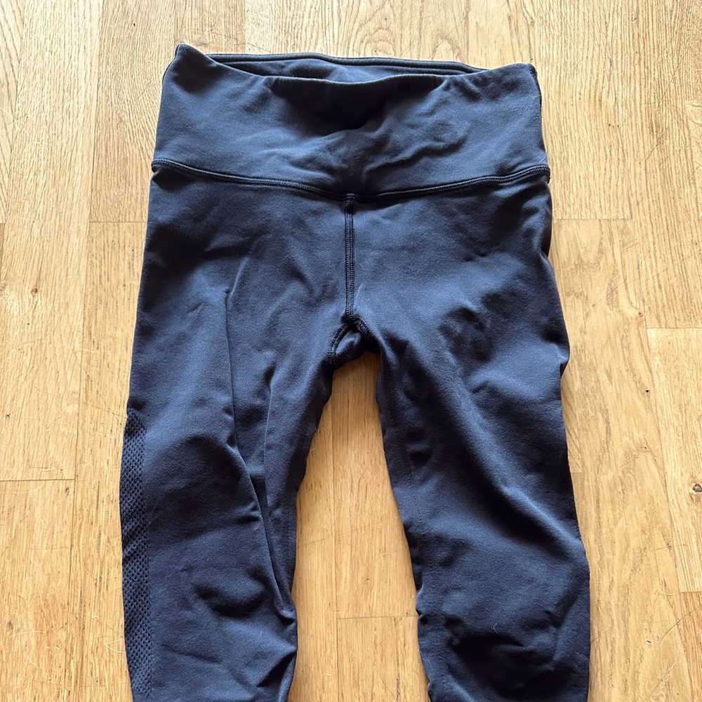 Lululemon black crop tights size 4